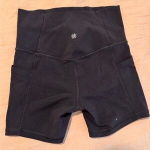 Athleta salutation stash 5” shorts NWOT